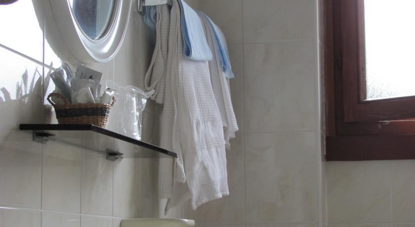 Albergo La Genzianella Miasino Стая снимка